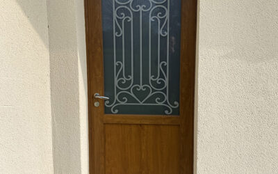 Remplacement d&rsquo;une porte d&rsquo;entrée à Villeneuve Saint Salve