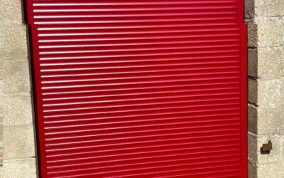 Fourniture et pose d&rsquo;un volet roulant solaire rouge